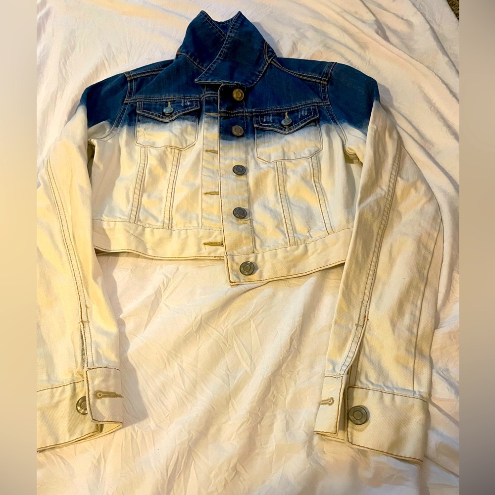 Bethany Mota ❤️ Cropped Faded Jean Jacket P/S with a FREE XS FAMILY TANK 👀